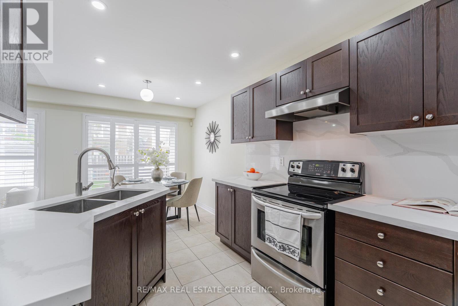 34 Firbank Lane, Whitchurch-Stouffville, Ontario  L4A 0K9 - Photo 12 - N12364147