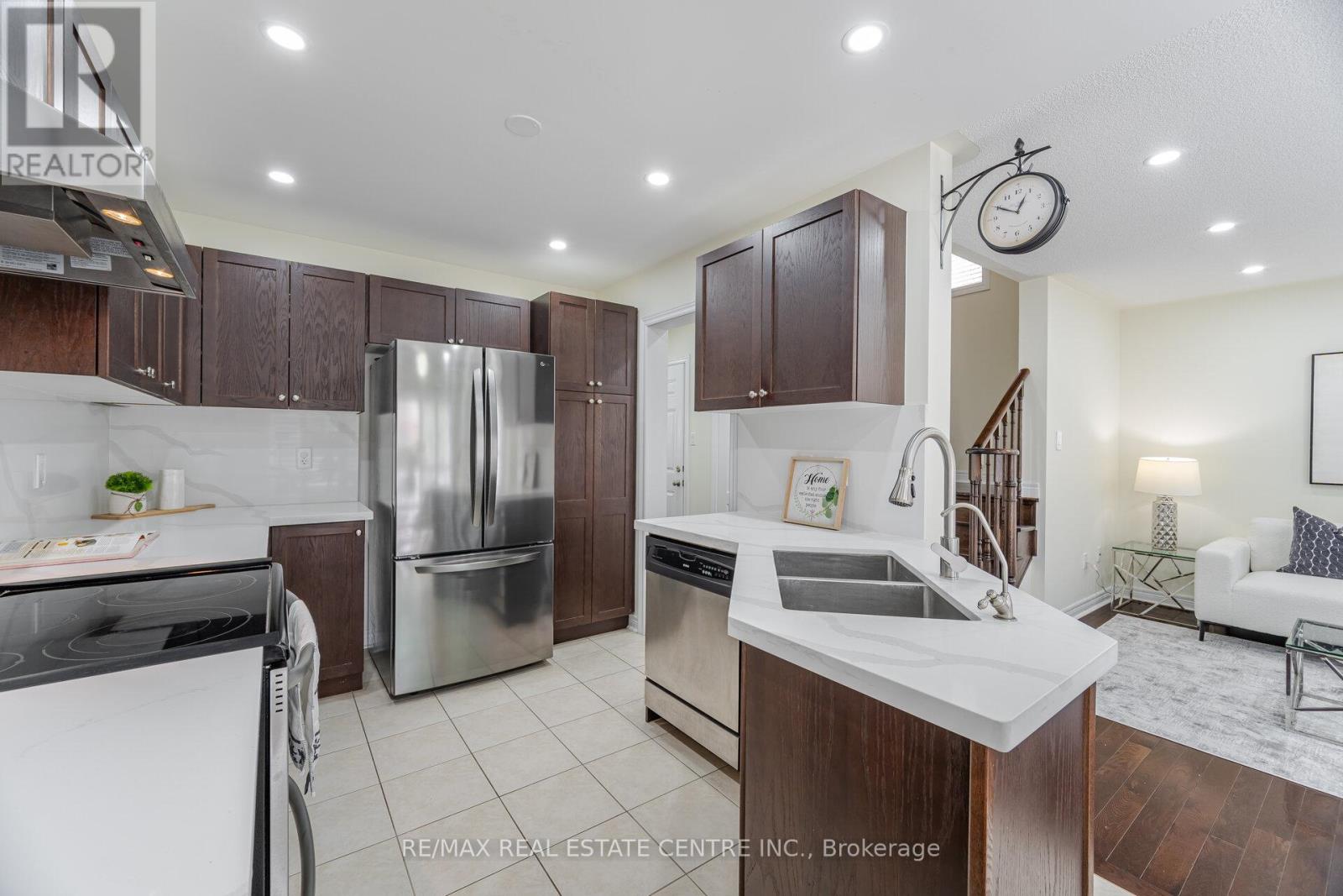 34 Firbank Lane, Whitchurch-Stouffville, Ontario  L4A 0K9 - Photo 13 - N12364147