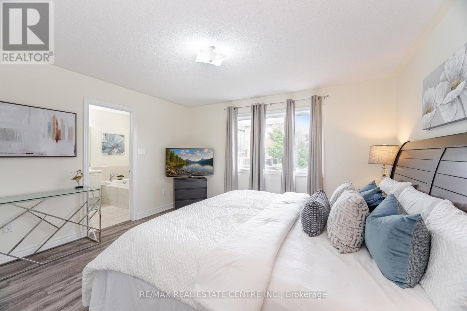 34 Firbank Lane, Whitchurch-Stouffville, Ontario  L4A 0K9 - Photo 18 - N12364147
