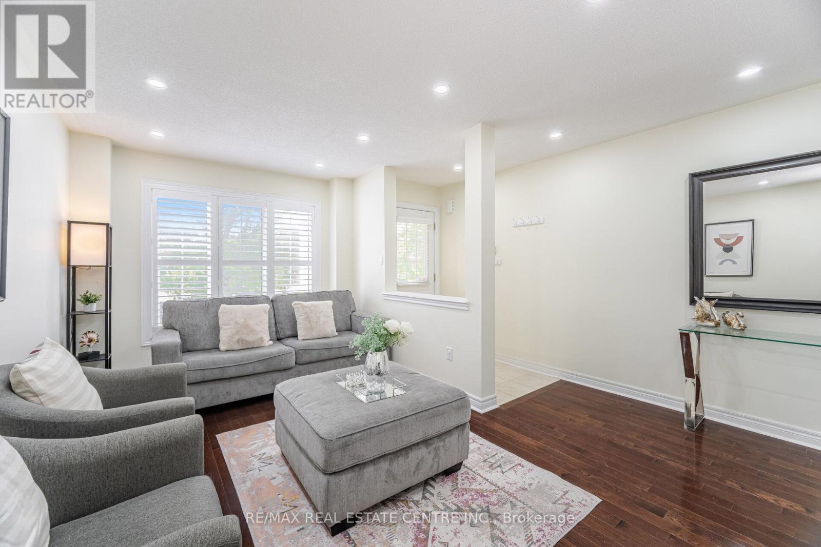 34 Firbank Lane, Whitchurch-Stouffville, Ontario  L4A 0K9 - Photo 4 - N12364147