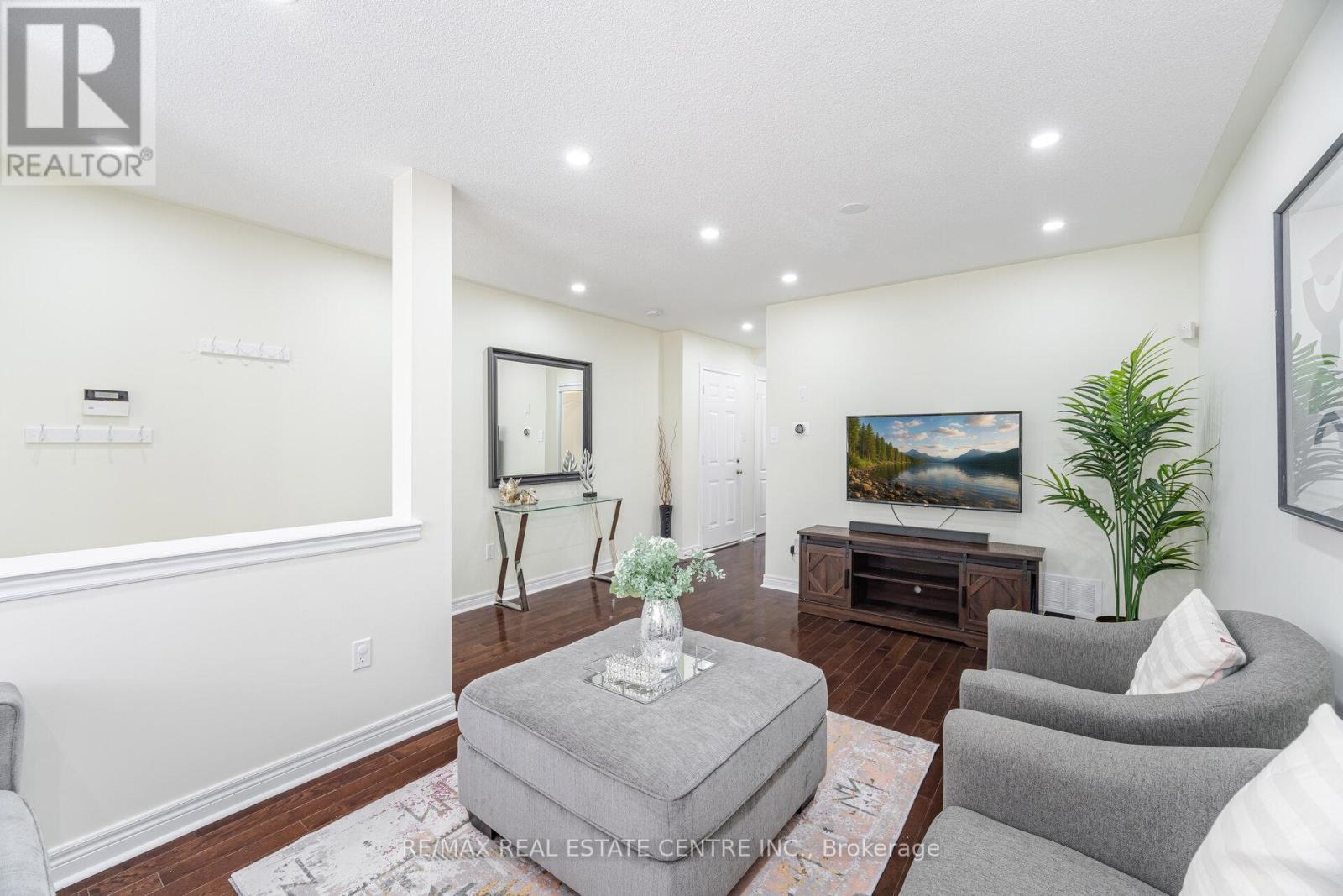 34 Firbank Lane, Whitchurch-Stouffville, Ontario  L4A 0K9 - Photo 5 - N12364147