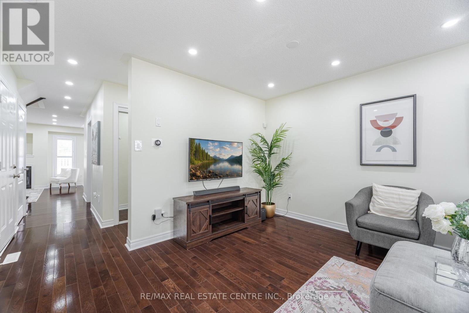 34 Firbank Lane, Whitchurch-Stouffville, Ontario  L4A 0K9 - Photo 6 - N12364147