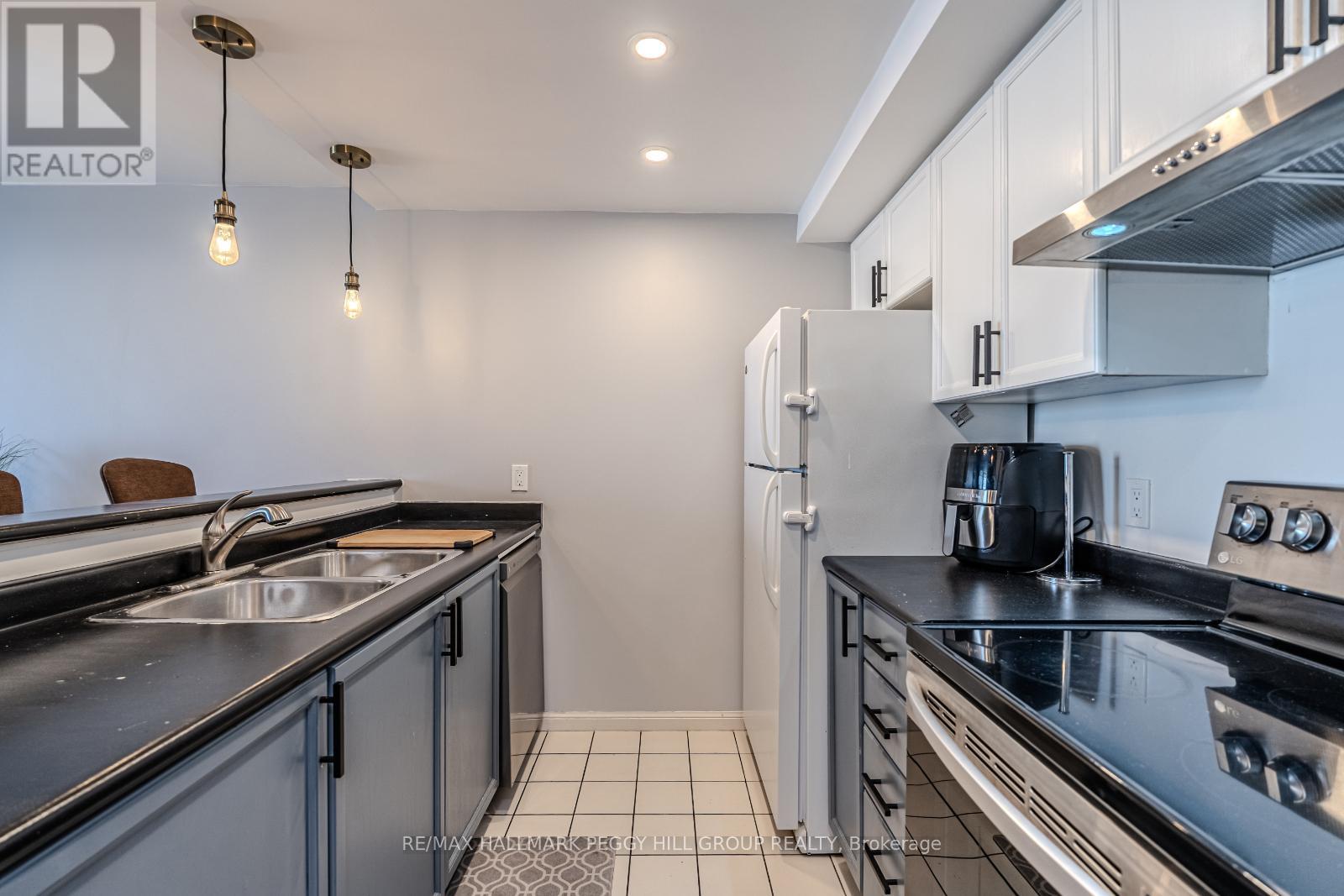 1406 - 75 Ellen Street, Barrie, Ontario  L4N 7R6 - Photo 5 - S12364159