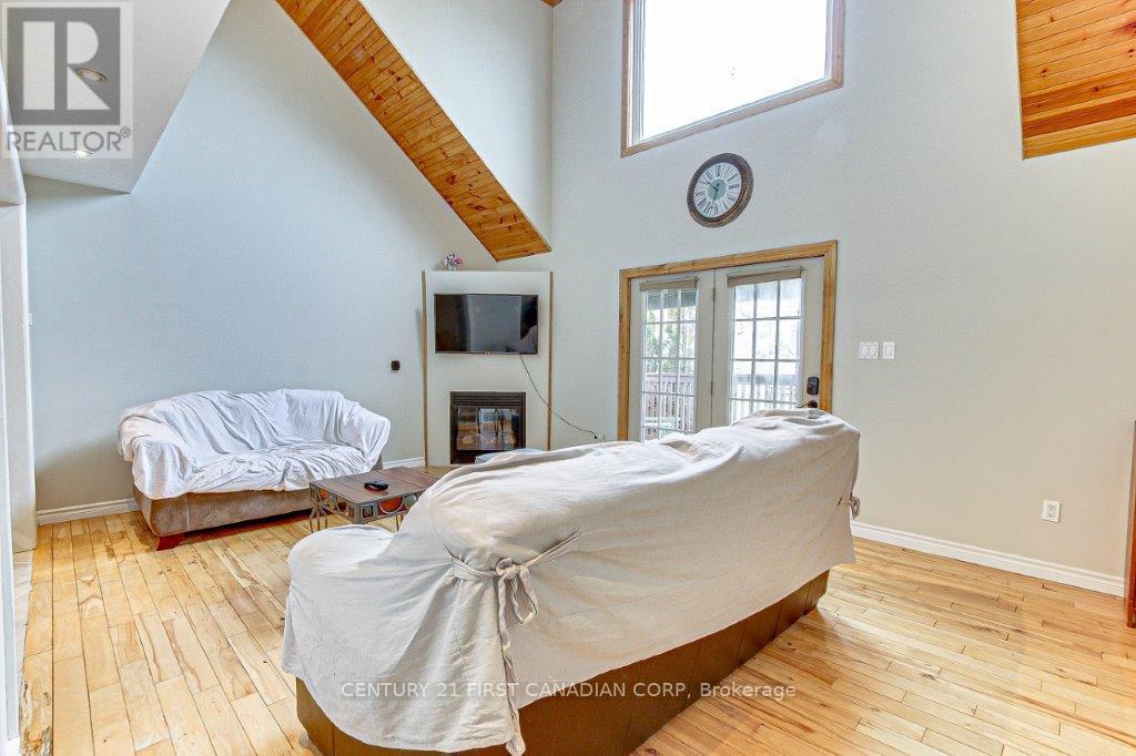 71889 Sunridge Crescent, Bluewater, Ontario  N0M 1N0 - Photo 10 - X12364252