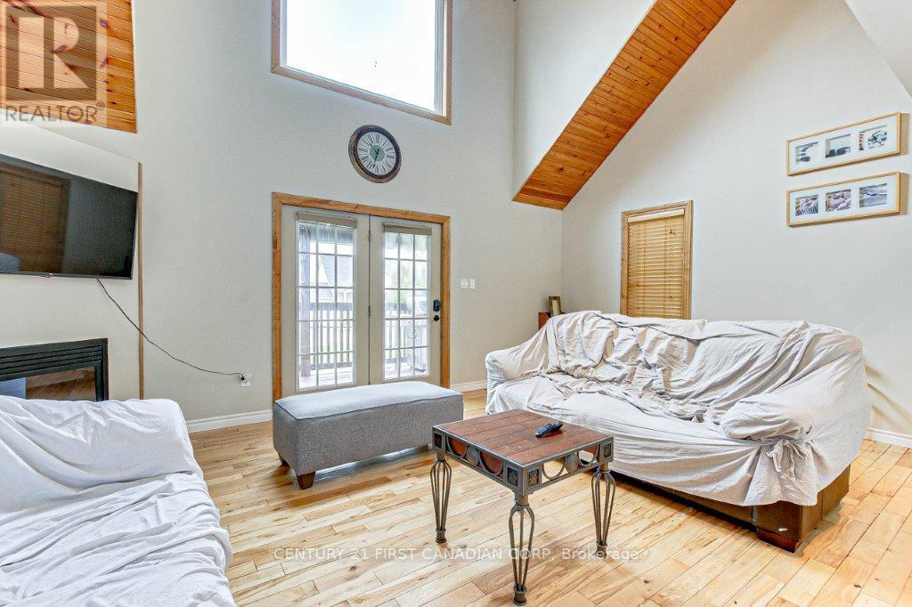 71889 Sunridge Crescent, Bluewater, Ontario  N0M 1N0 - Photo 11 - X12364252