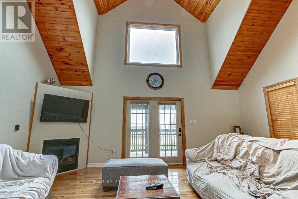 71889 Sunridge Crescent, Bluewater, Ontario  N0M 1N0 - Photo 12 - X12364252
