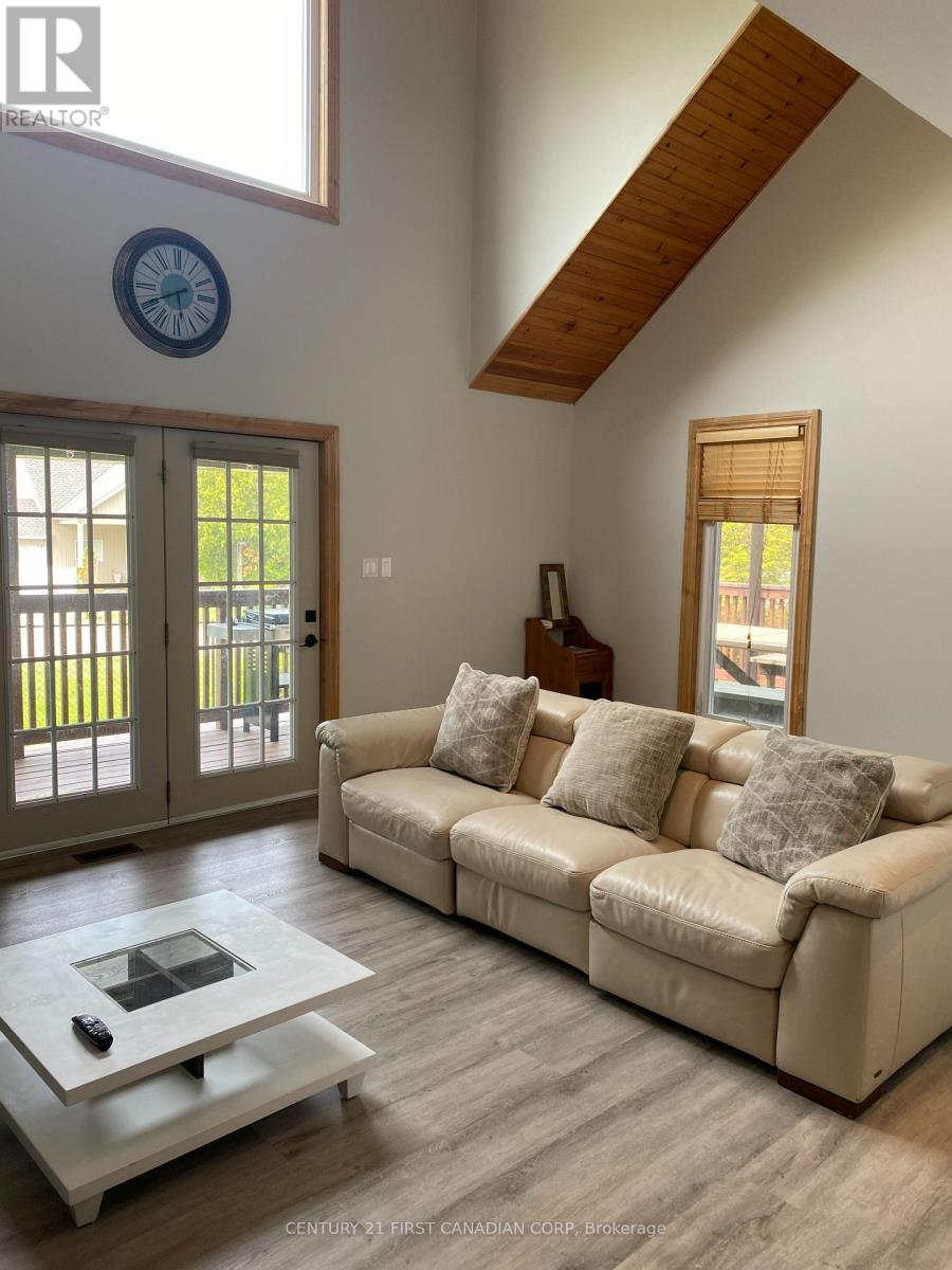 71889 Sunridge Crescent, Bluewater, Ontario  N0M 1N0 - Photo 13 - X12364252
