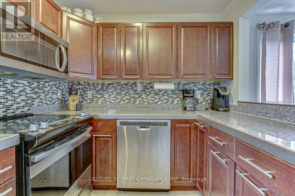 71889 Sunridge Crescent, Bluewater, Ontario  N0M 1N0 - Photo 15 - X12364252