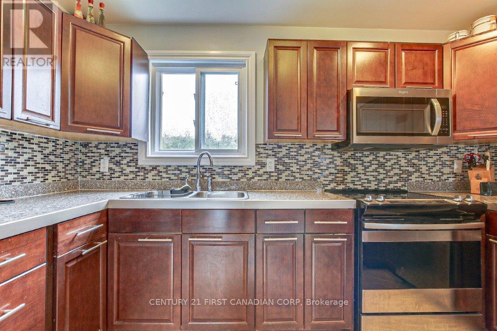 71889 Sunridge Crescent, Bluewater, Ontario  N0M 1N0 - Photo 17 - X12364252