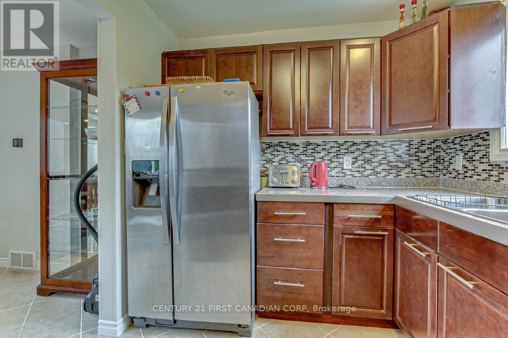 71889 Sunridge Crescent, Bluewater, Ontario  N0M 1N0 - Photo 18 - X12364252