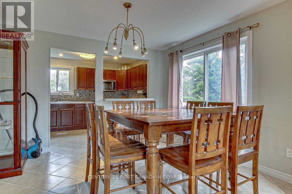 71889 Sunridge Crescent, Bluewater, Ontario  N0M 1N0 - Photo 19 - X12364252