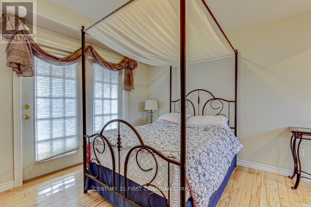 71889 Sunridge Crescent, Bluewater, Ontario  N0M 1N0 - Photo 22 - X12364252