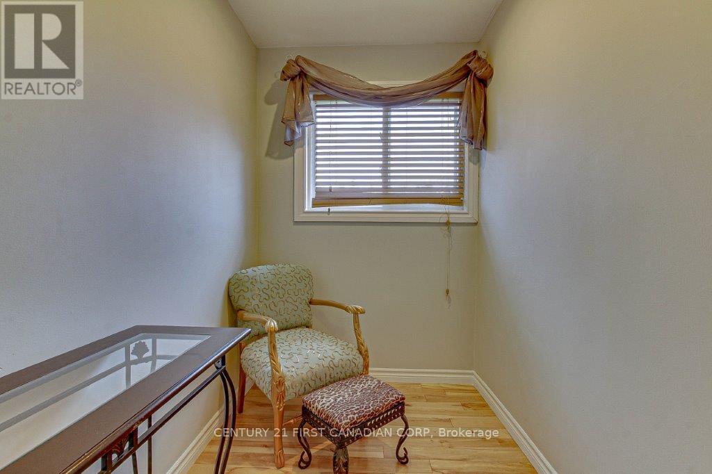 71889 Sunridge Crescent, Bluewater, Ontario  N0M 1N0 - Photo 24 - X12364252