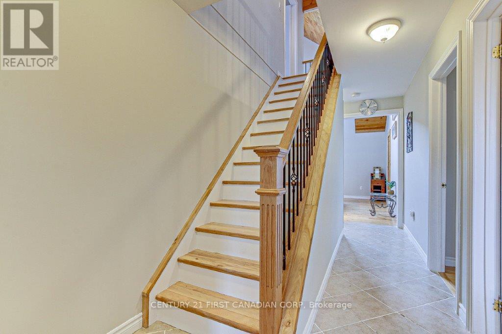 71889 Sunridge Crescent, Bluewater, Ontario  N0M 1N0 - Photo 26 - X12364252