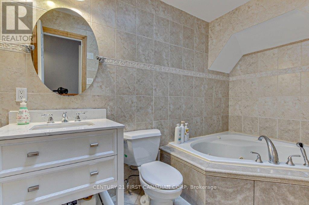 71889 Sunridge Crescent, Bluewater, Ontario  N0M 1N0 - Photo 38 - X12364252