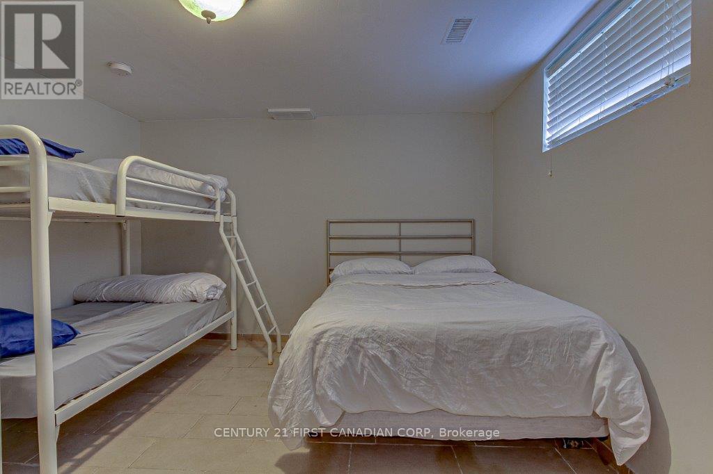 71889 Sunridge Crescent, Bluewater, Ontario  N0M 1N0 - Photo 41 - X12364252
