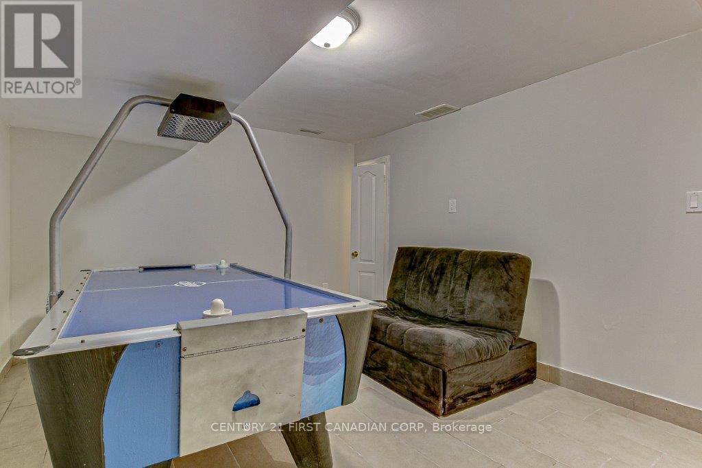 71889 Sunridge Crescent, Bluewater, Ontario  N0M 1N0 - Photo 44 - X12364252