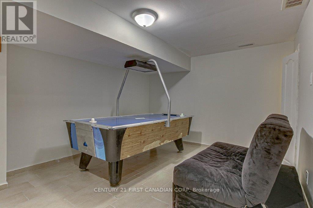 71889 Sunridge Crescent, Bluewater, Ontario  N0M 1N0 - Photo 45 - X12364252