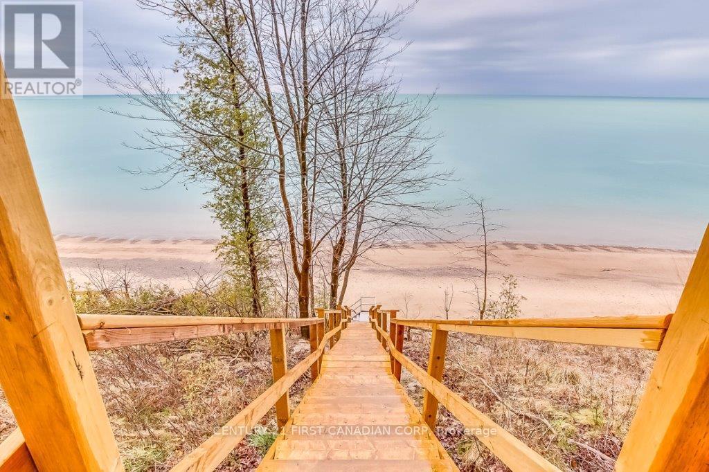 71889 Sunridge Crescent, Bluewater, Ontario  N0M 1N0 - Photo 47 - X12364252
