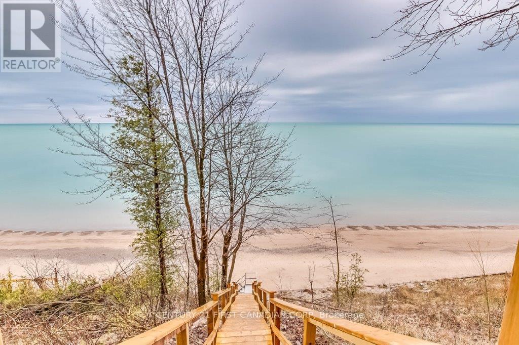 71889 Sunridge Crescent, Bluewater, Ontario  N0M 1N0 - Photo 48 - X12364252