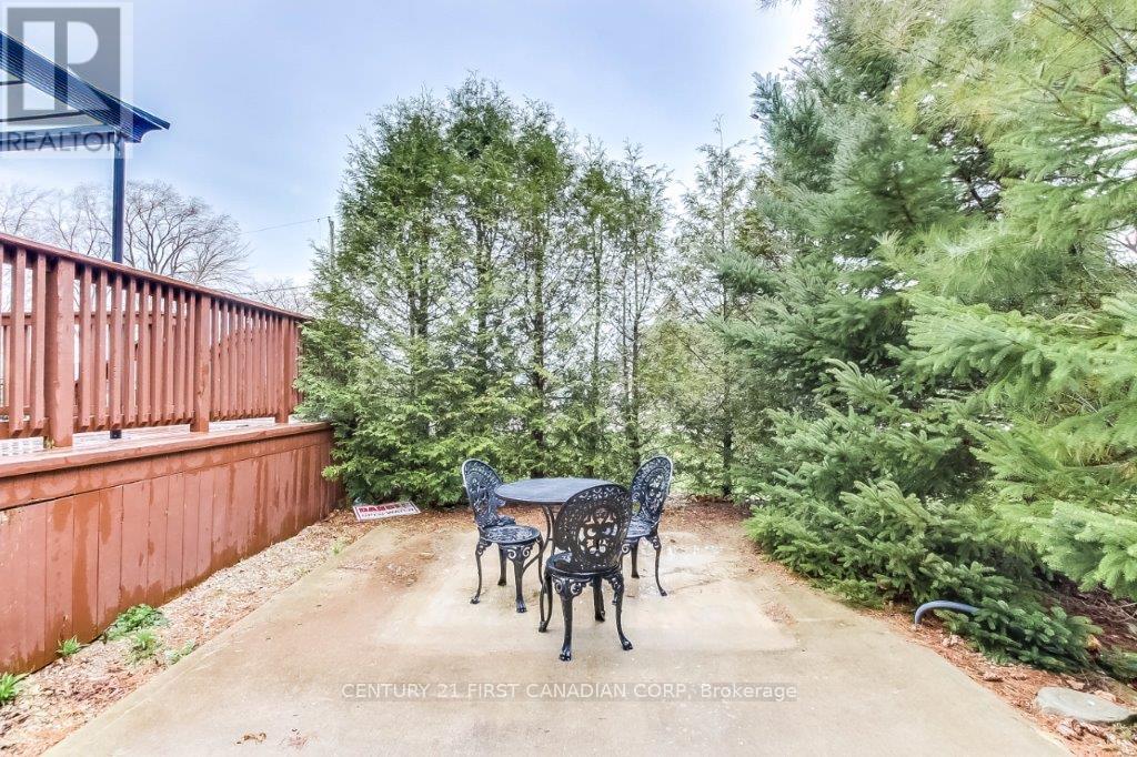 71889 Sunridge Crescent, Bluewater, Ontario  N0M 1N0 - Photo 6 - X12364252