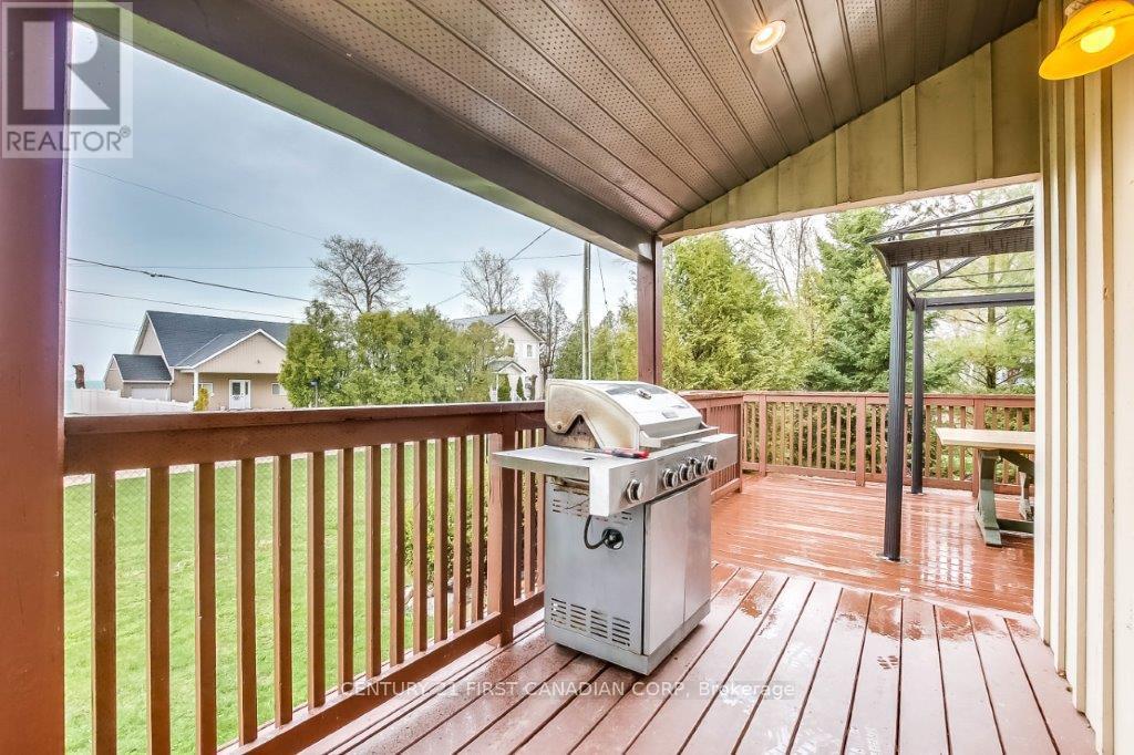 71889 Sunridge Crescent, Bluewater, Ontario  N0M 1N0 - Photo 9 - X12364252