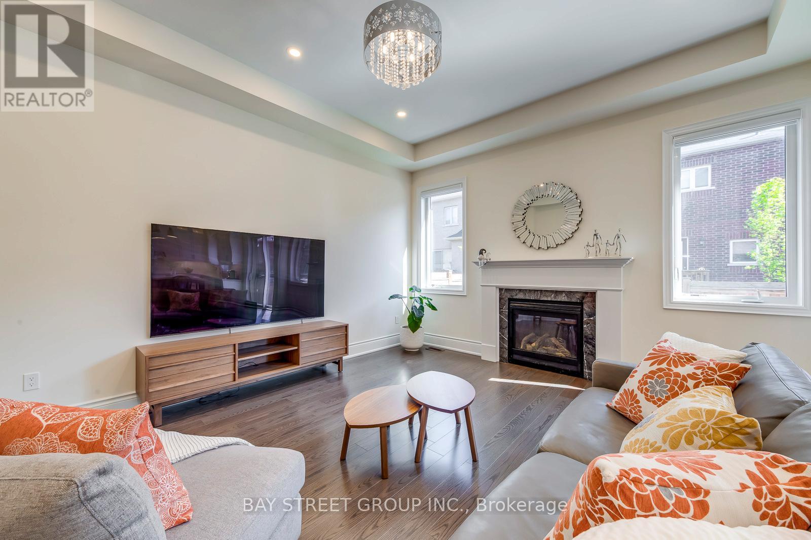 3091 Streamwood Pass, Oakville, Ontario  L6H 0S8 - Photo 12 - W12364123