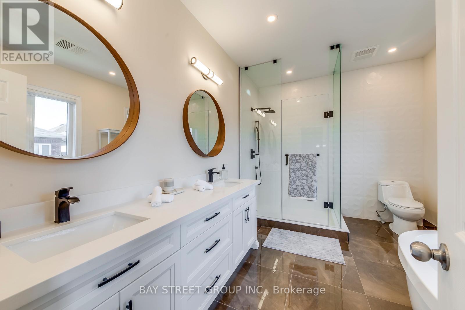 3091 Streamwood Pass, Oakville, Ontario  L6H 0S8 - Photo 27 - W12364123