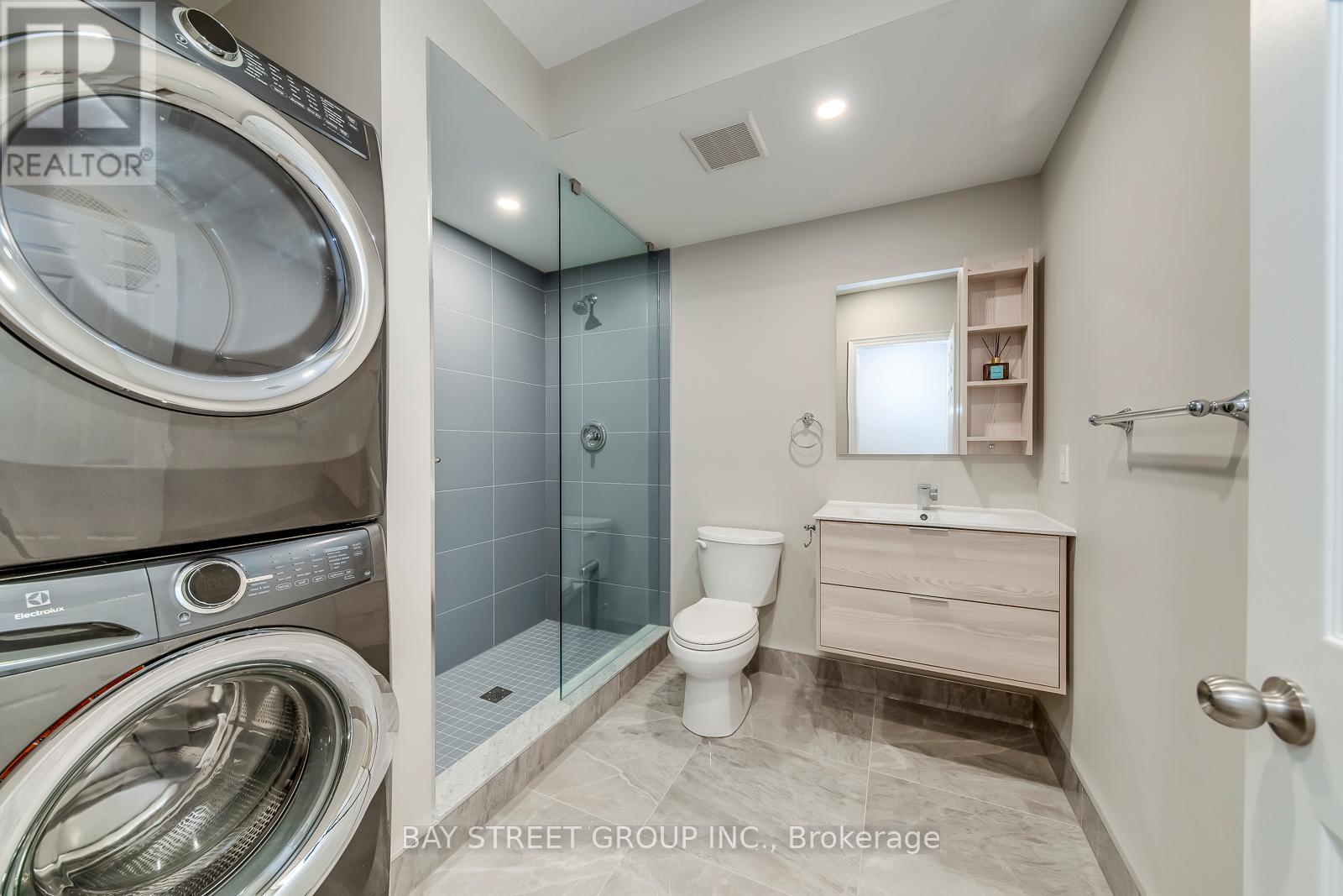 3091 Streamwood Pass, Oakville, Ontario  L6H 0S8 - Photo 41 - W12364123