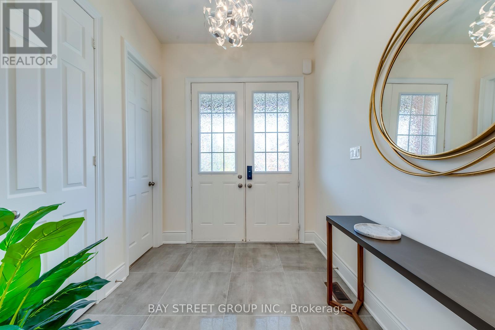3091 Streamwood Pass, Oakville, Ontario  L6H 0S8 - Photo 6 - W12364123