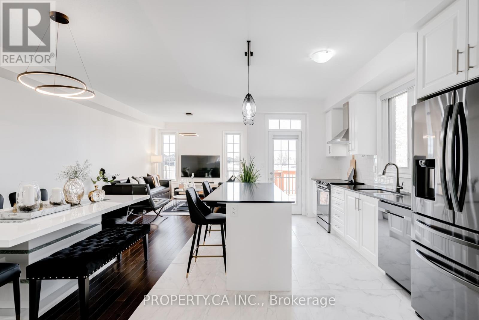 10 Fordham Road, Brampton, Ontario  L6Y 6K2 - Photo 2 - W12364150
