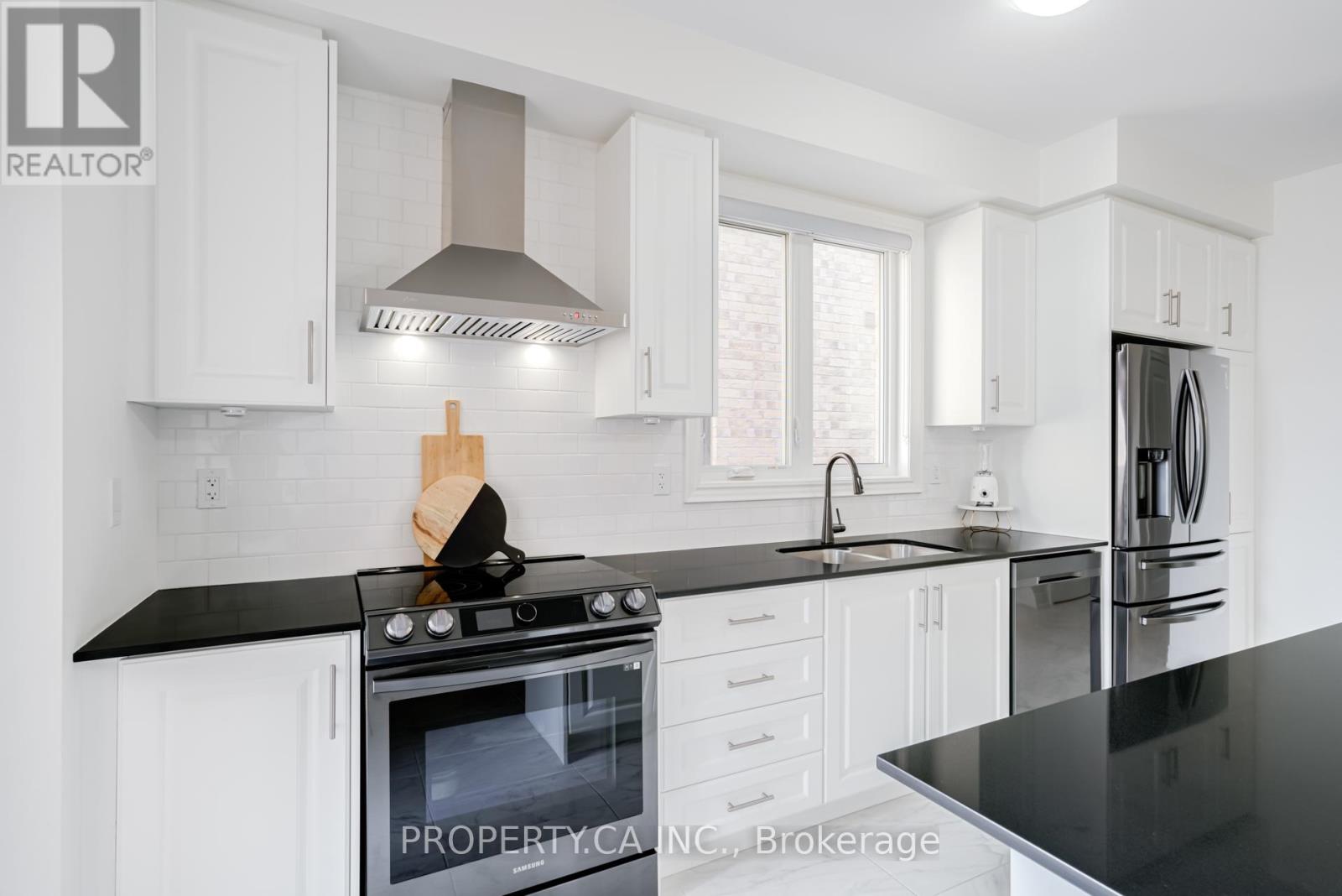 10 Fordham Road, Brampton, Ontario  L6Y 6K2 - Photo 7 - W12364150