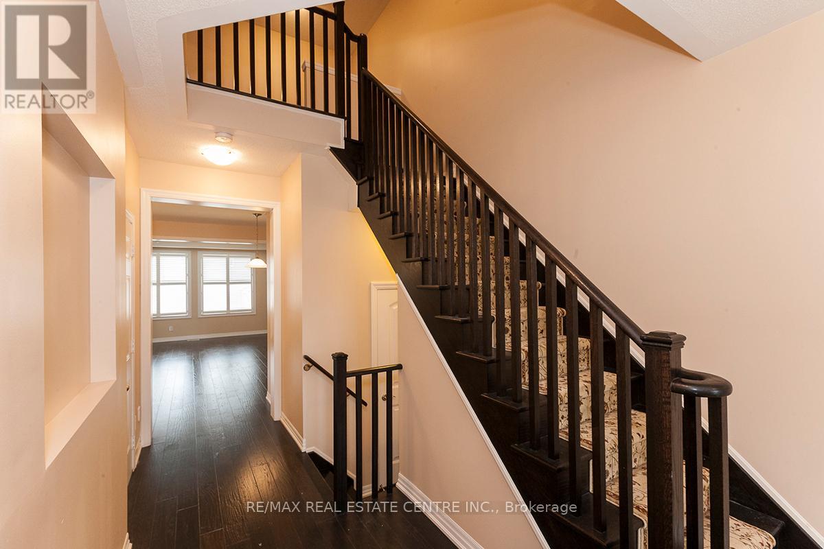 83 Hanson Crescent, Milton, Ontario  L9T 8L5 - Photo 2 - W12364161