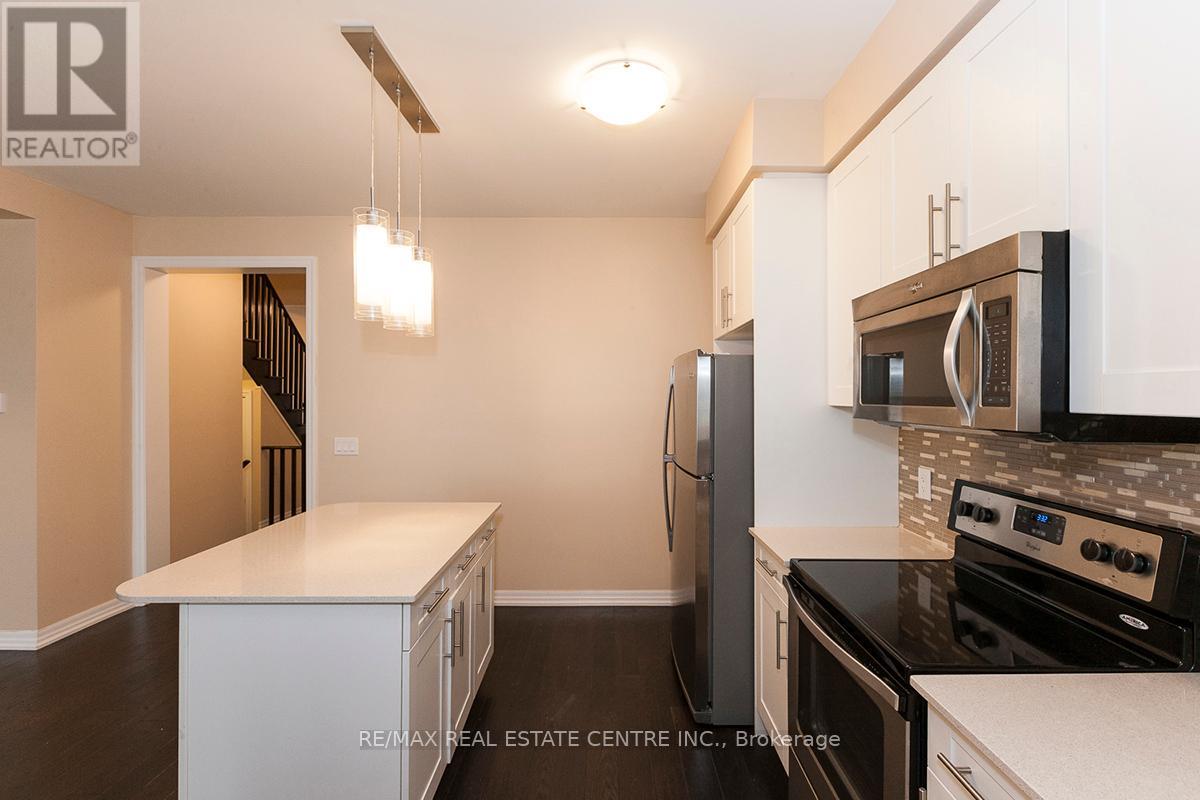 83 Hanson Crescent, Milton, Ontario  L9T 8L5 - Photo 4 - W12364161