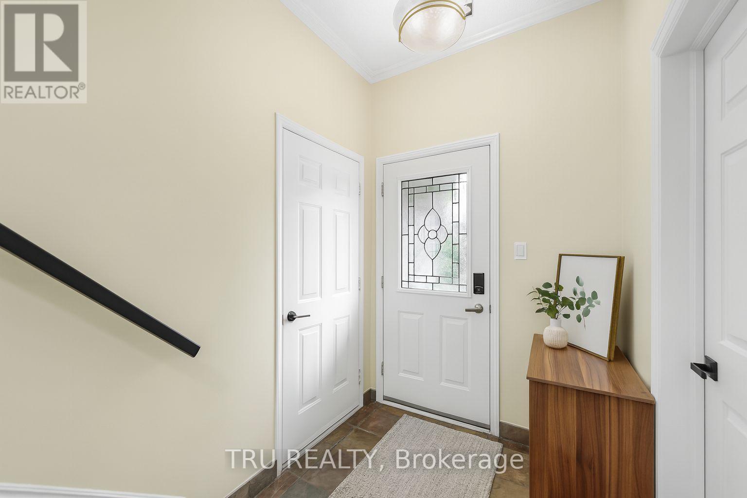 102 Southpointe Avenue, Ottawa, Ontario  K2J 4T5 - Photo 2 - X12363799