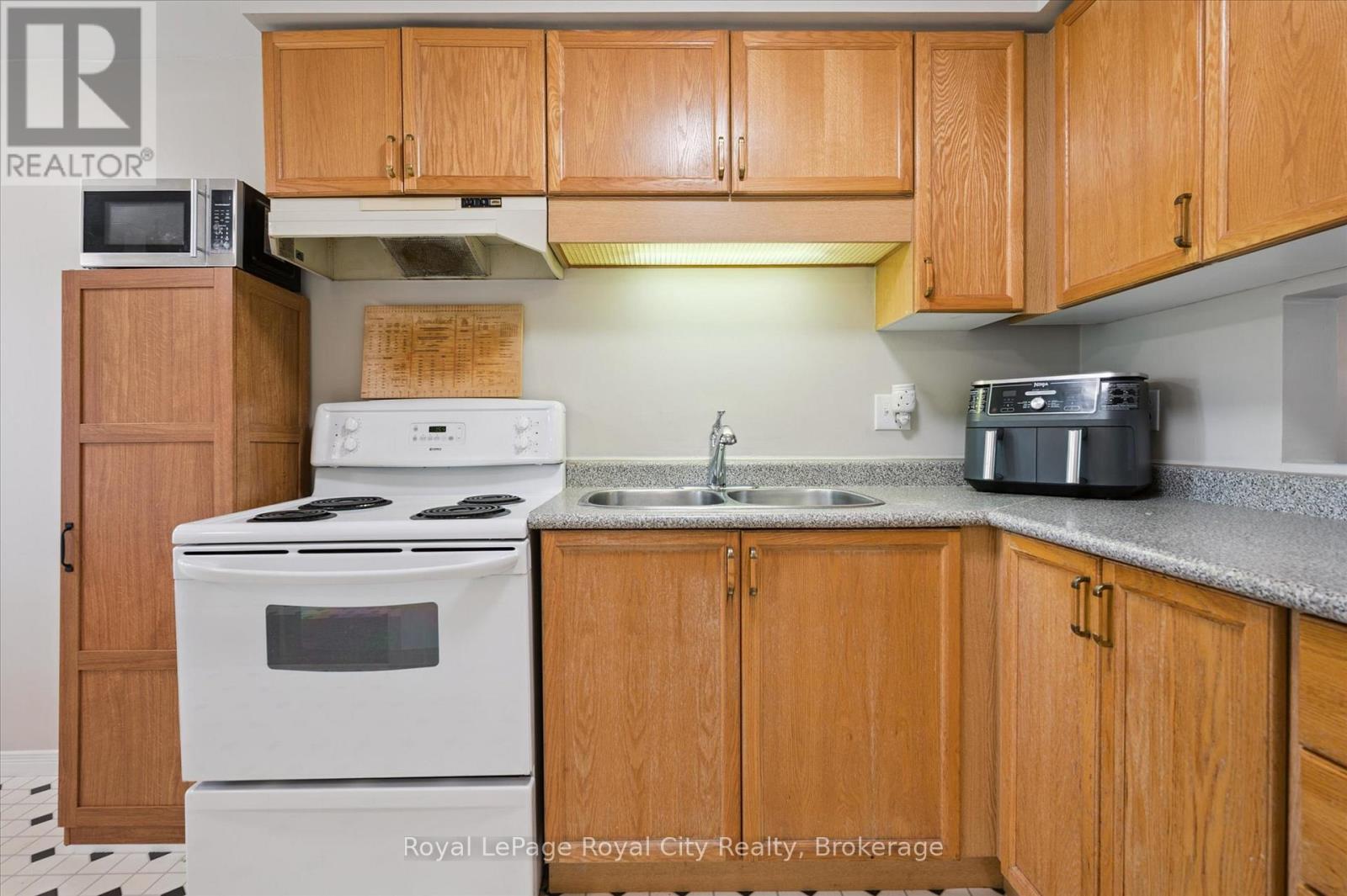 487 Flannery Drive, Centre Wellington, Ontario  N1M 2P2 - Photo 11 - X12364256