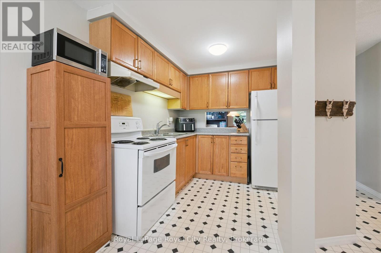 487 Flannery Drive, Centre Wellington, Ontario  N1M 2P2 - Photo 9 - X12364256