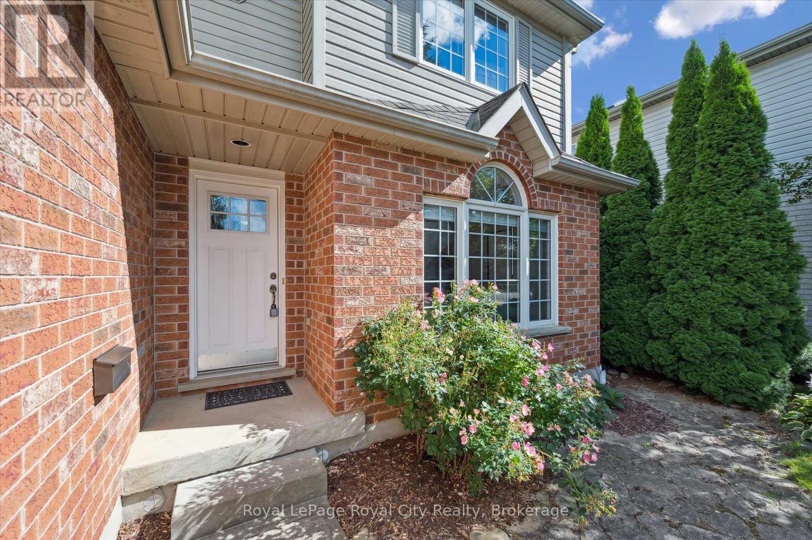 27 Oakridge Crescent, Guelph, Ontario  N1L 1J3 - Photo 3 - X12364267
