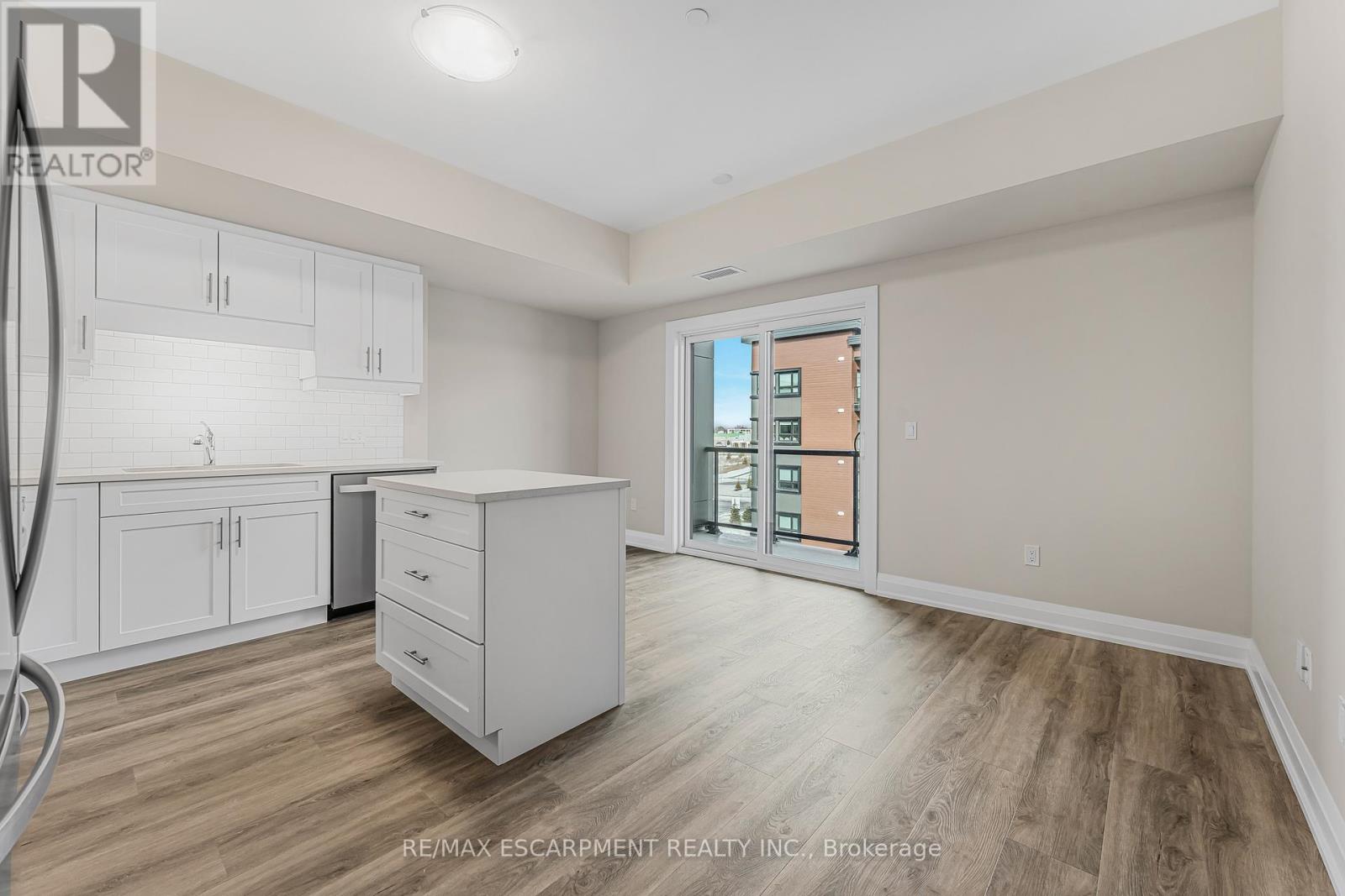 303 - 118 Summersides Boulevard, Pelham, Ontario  L0E 1E1 - Photo 1 - X12364103