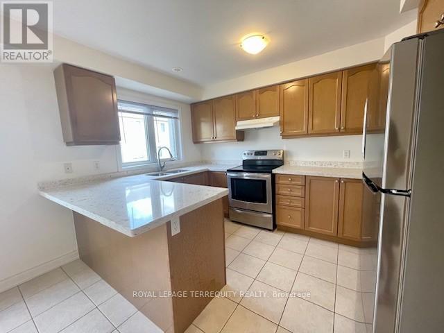 11 Signature Lane, Brampton, Ontario  L7A 0T2 - Photo 8 - W12339088