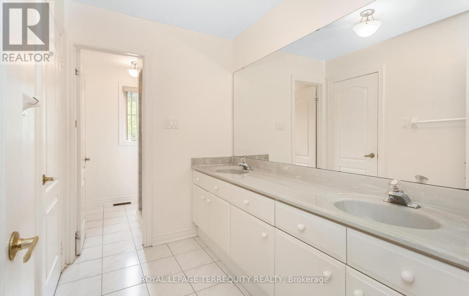 5187 Forest Ridge Drive, Mississauga, Ontario  L5M 5B3 - Photo 36 - W12332442
