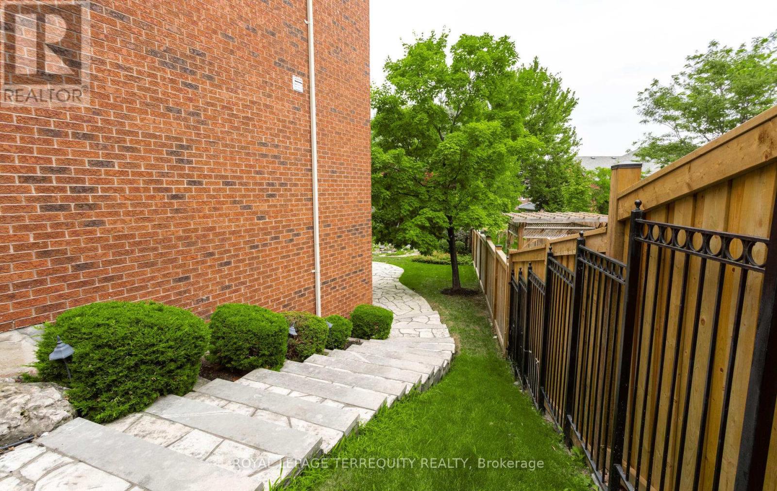 5187 Forest Ridge Drive, Mississauga, Ontario  L5M 5B3 - Photo 49 - W12332442