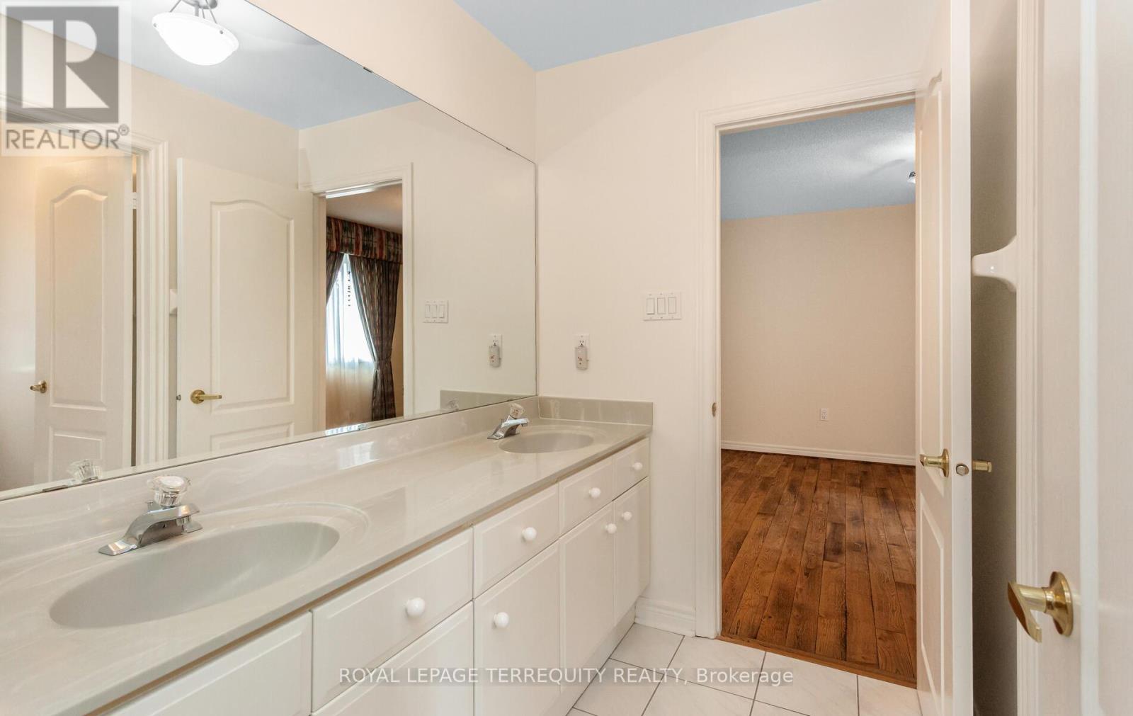 5187 Forest Ridge Drive, Mississauga, Ontario  L5M 5B3 - Photo 32 - W12332442