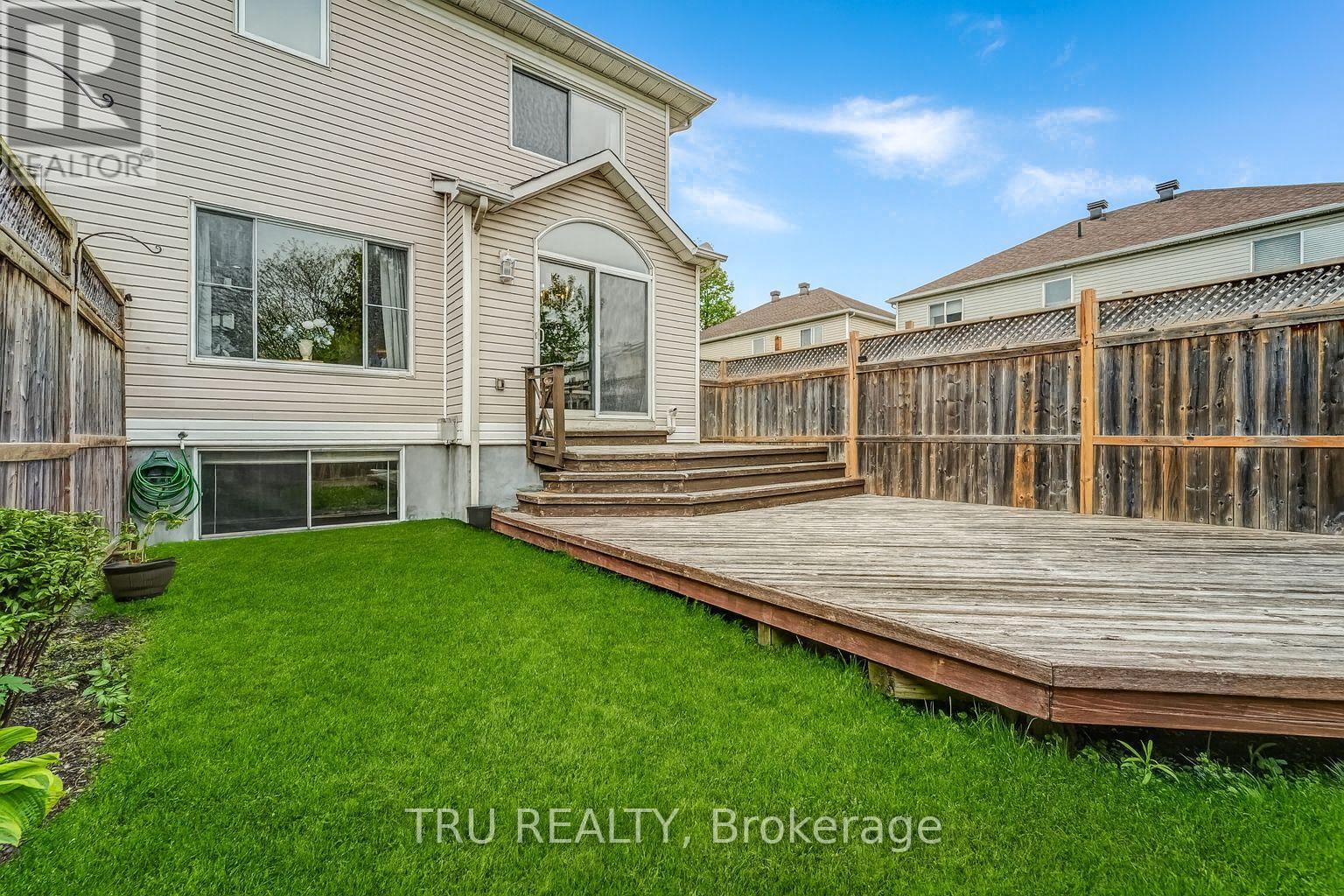 102 Southpointe Avenue, Ottawa, Ontario  K2J 4T5 - Photo 12 - X12363799