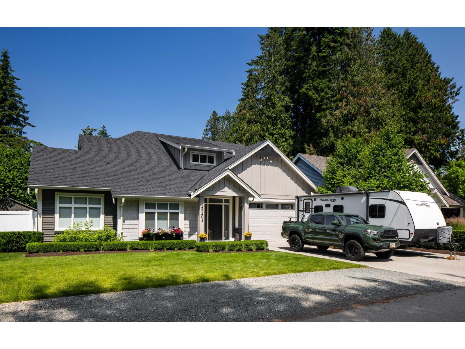 Property at 34201 WOODBINE CRESCENT image 2