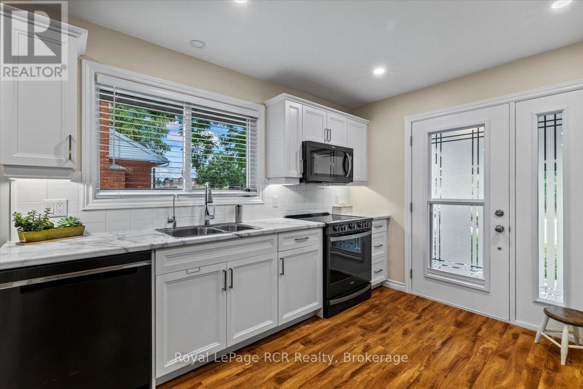 382 3rd Street, Hanover, Ontario  N4N 1B3 - Photo 6 - X12309590