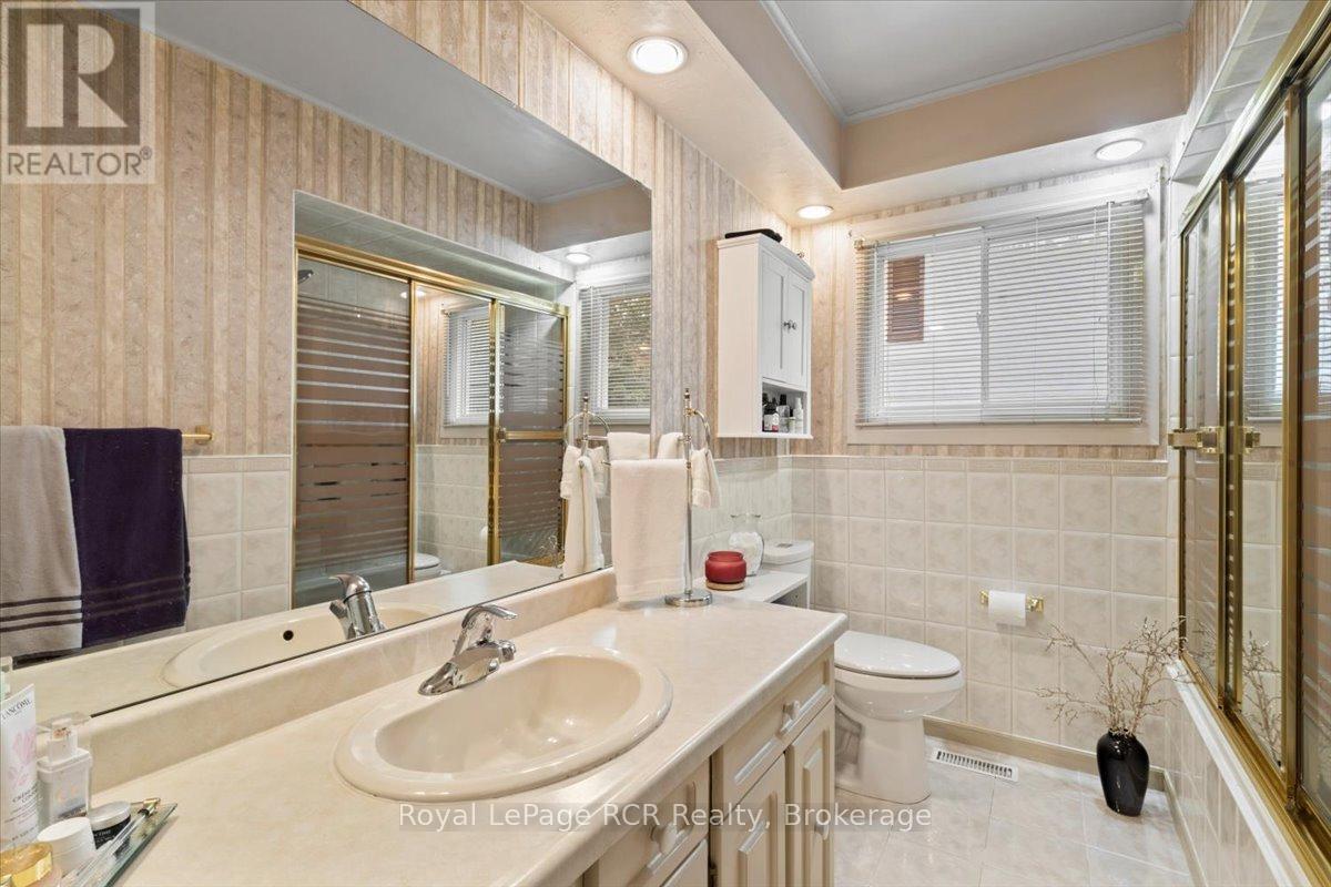 526 19th Avenue, Hanover, Ontario  N4N 3E9 - Photo 15 - X12335437