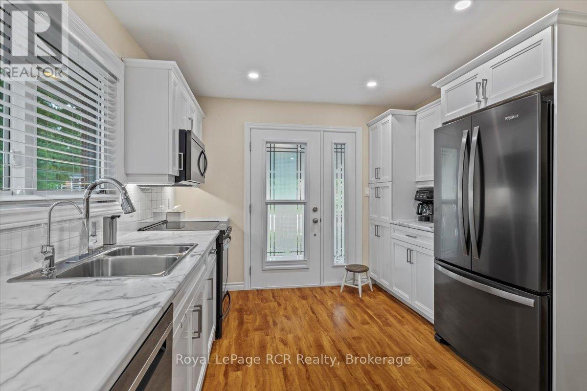 382 3rd Street, Hanover, Ontario  N4N 1B3 - Photo 7 - X12309590