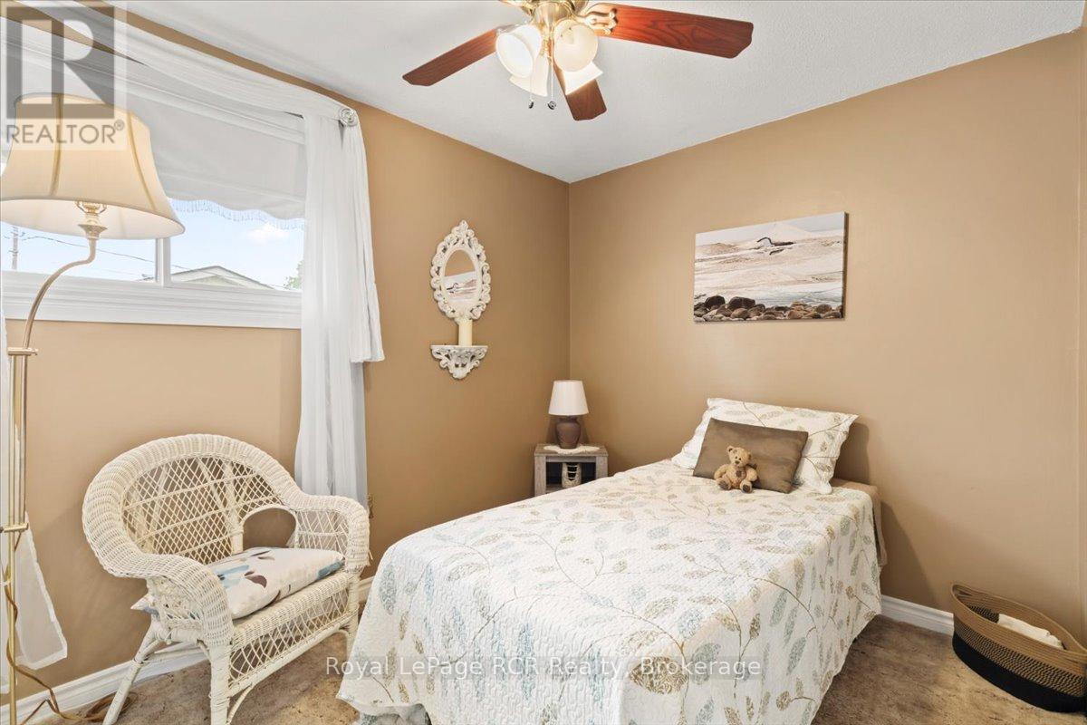 526 19th Avenue, Hanover, Ontario  N4N 3E9 - Photo 13 - X12335437