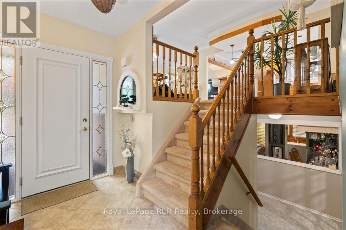 526 19th Avenue, Hanover, Ontario  N4N 3E9 - Photo 4 - X12335437